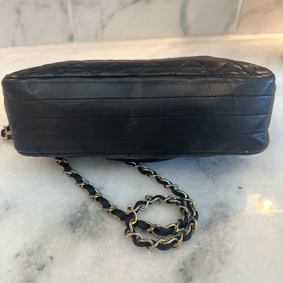 CHANEL Quilted Black Leather Flap Bag Matelasse Lambskin CC Logo Gold Chain - Picture 5 of 10